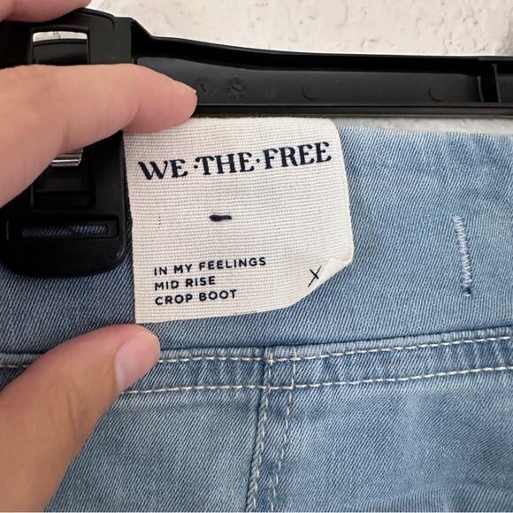 NWT We The Free In My Feelings Light Wash Mid Rise Crop Bootcut Jeans XS - Picture 6 of 9